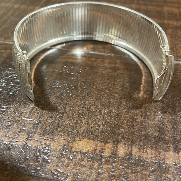 BELLA DIVA SILVER CUFF BRACELET. - Picture 6 of 7
